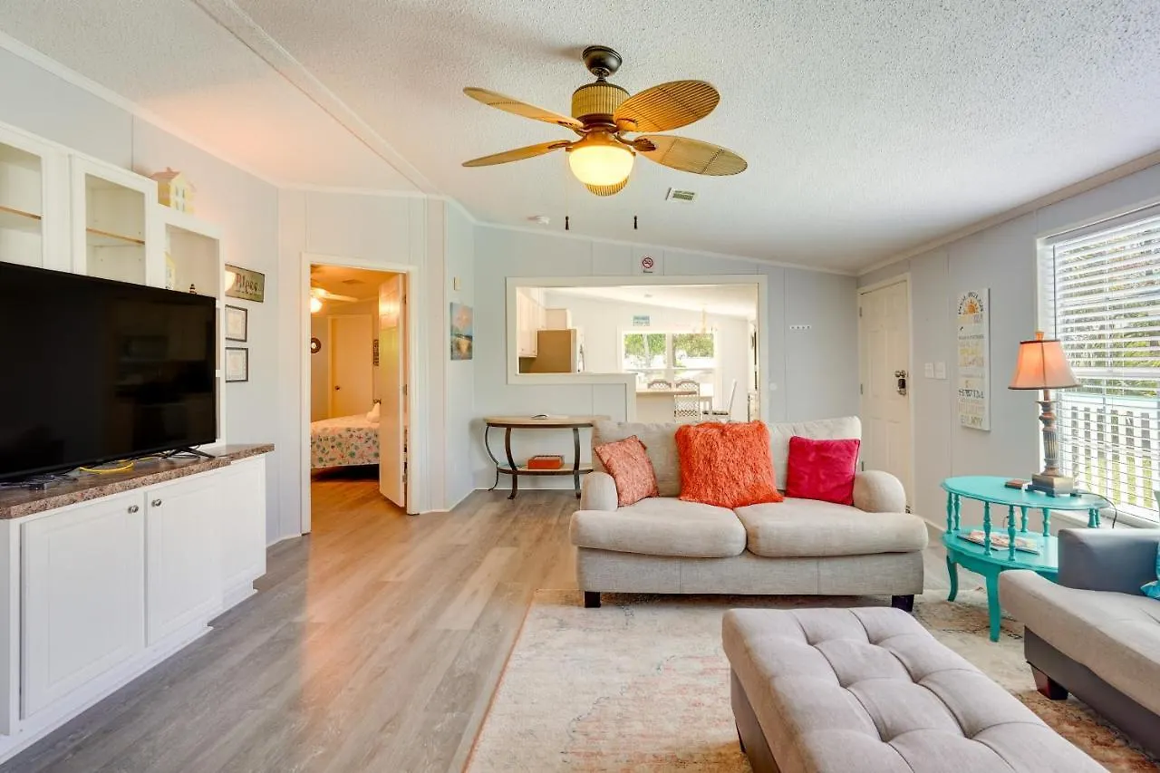 Дом отдыха Panama City Home With Private Pool, Walk To Beaches! Панама-Сити