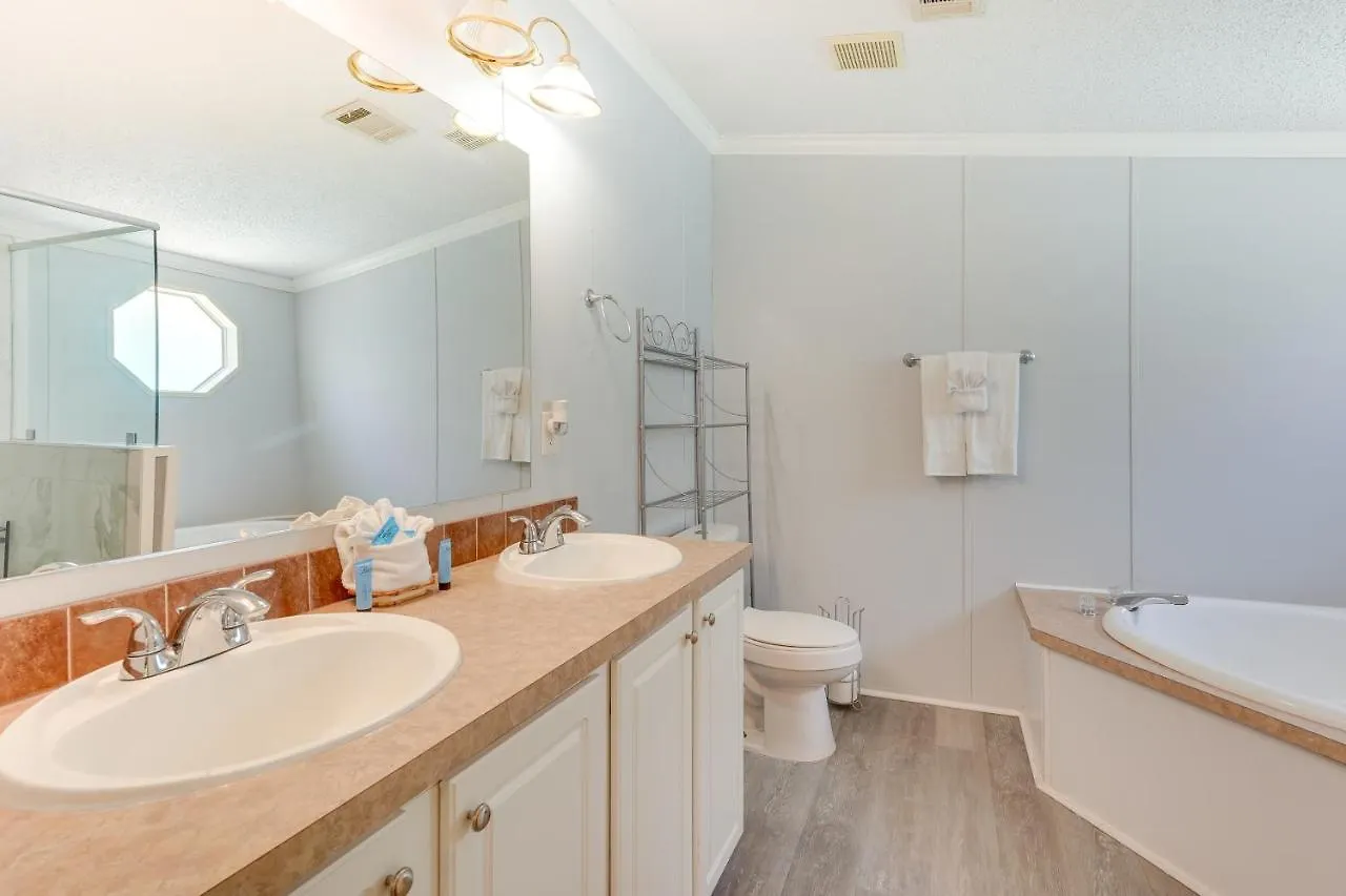 Дом отдыха Panama City Home With Private Pool, Walk To Beaches! Панама-Сити США