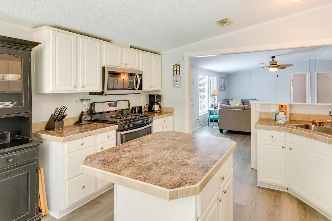 Дом отдыха Panama City Home With Private Pool, Walk To Beaches! Панама-Сити